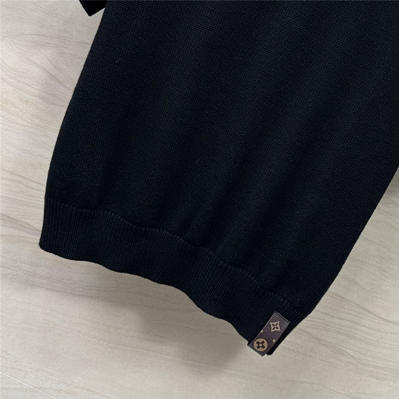 l0vis vvtt0n lv round neck square D1am0nd trim design top