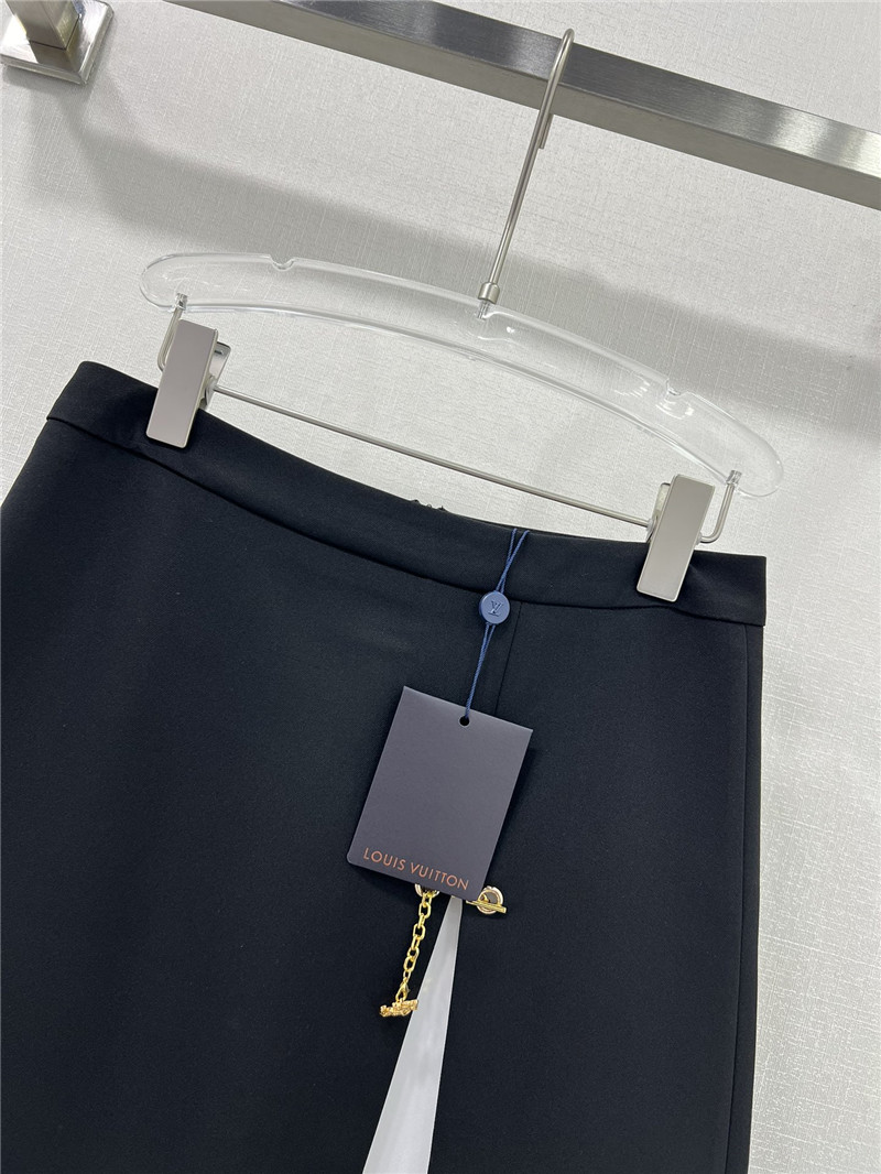 l0vis Vvtt0n lv minimalist cut skirt