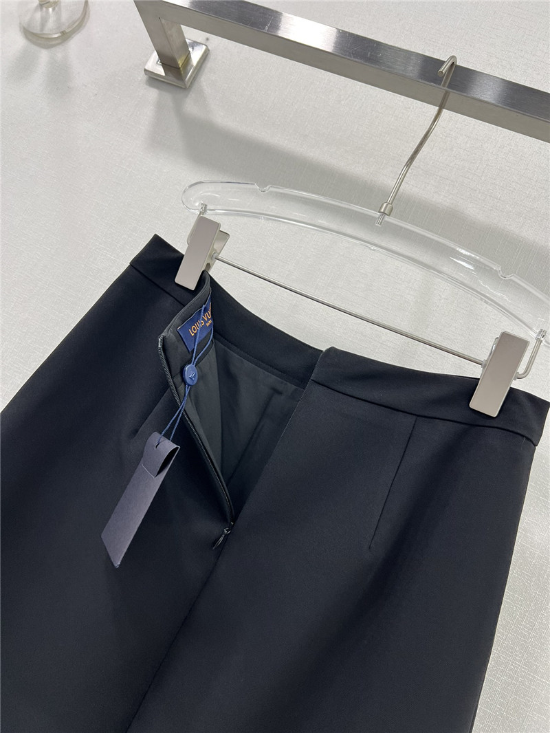 l0vis Vvtt0n lv minimalist cut skirt