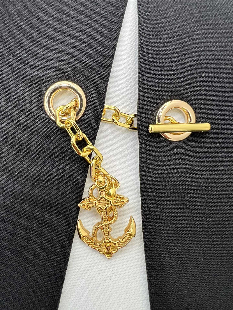 l0vis Vvtt0n lv minimalist cut skirt