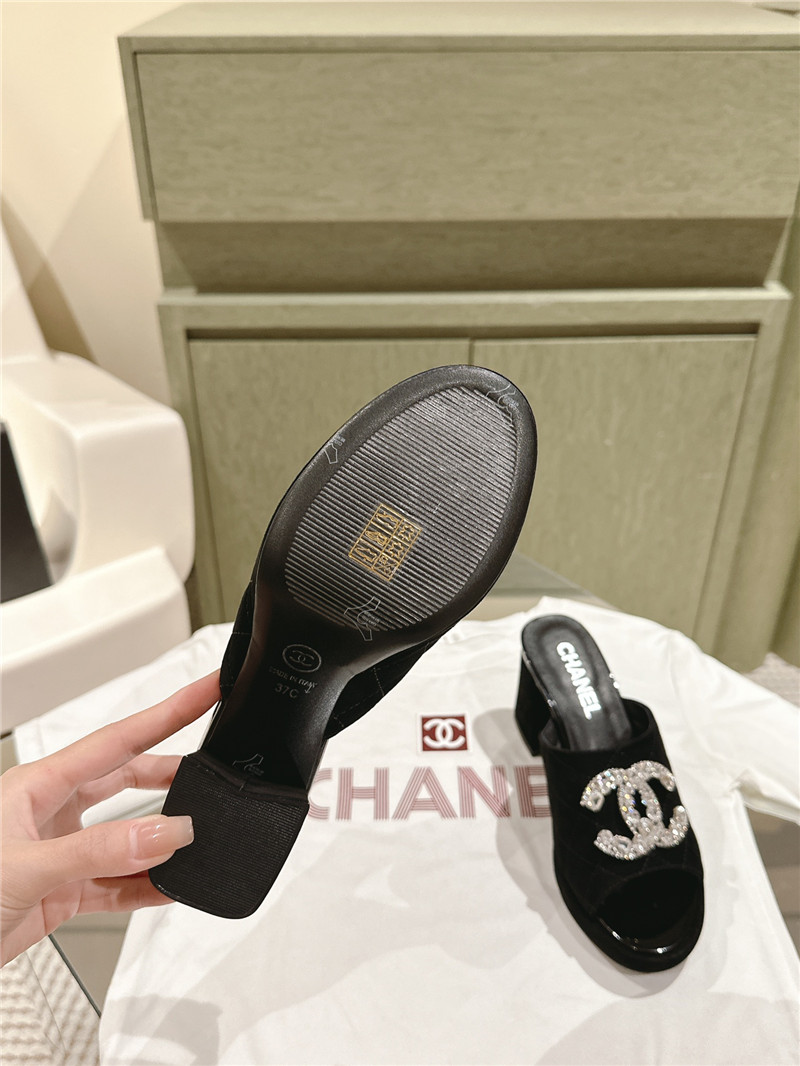 ch**el horseshoe heel D1am0nd logo slippers