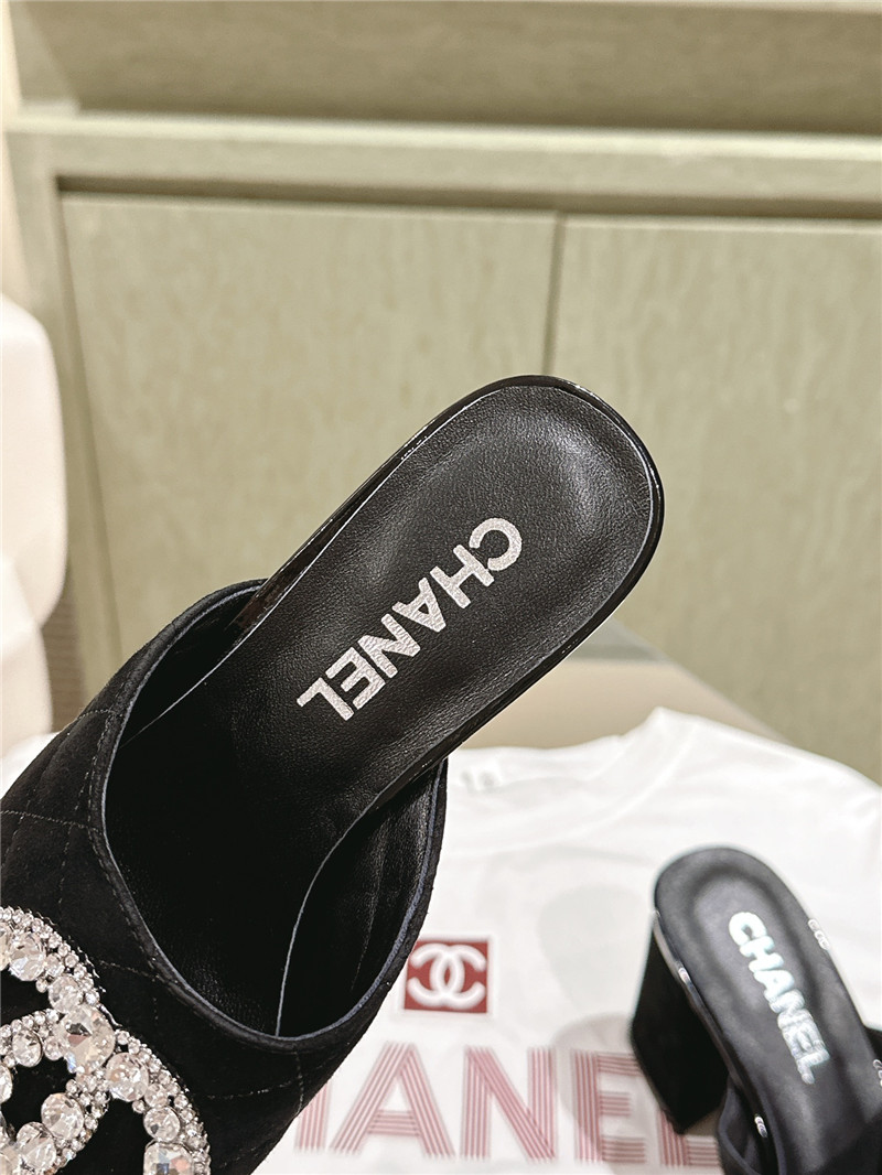 ch**el horseshoe heel D1am0nd logo slippers