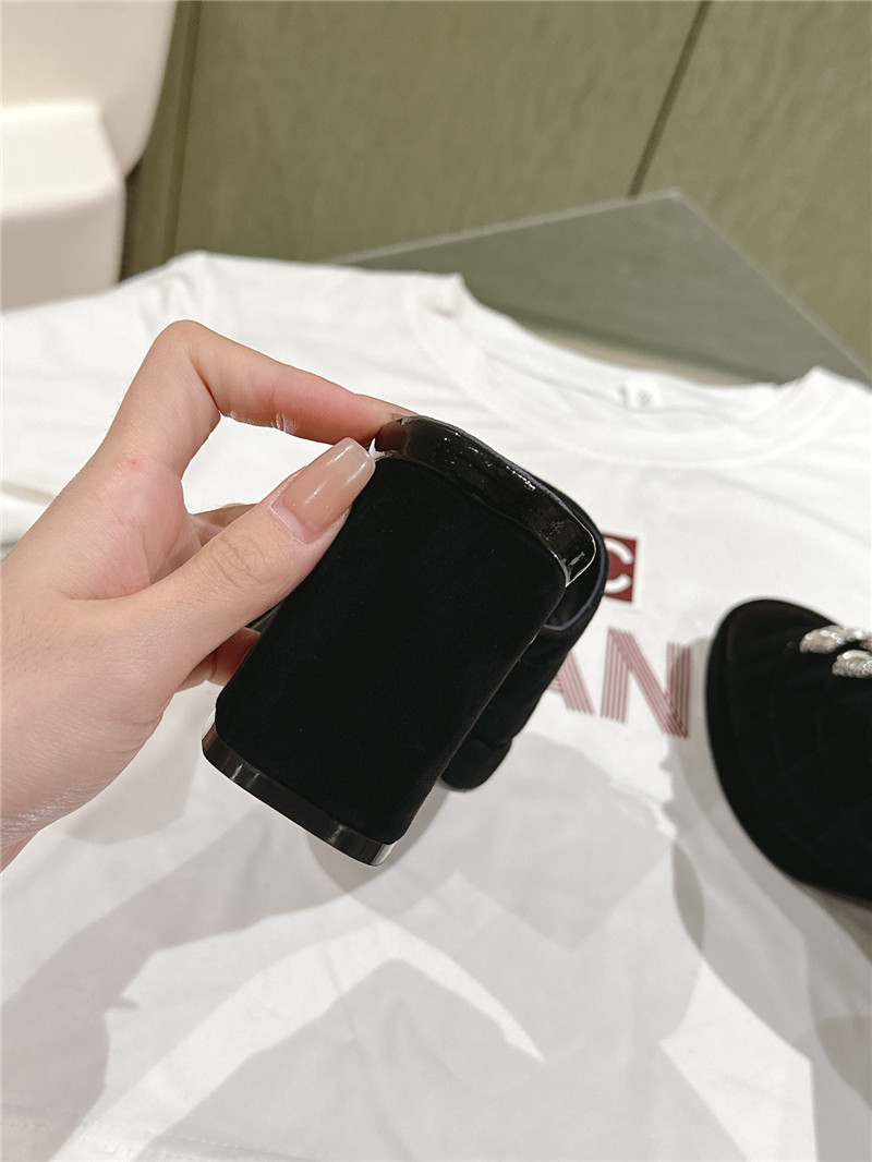 ch**el horseshoe heel D1am0nd logo slippers