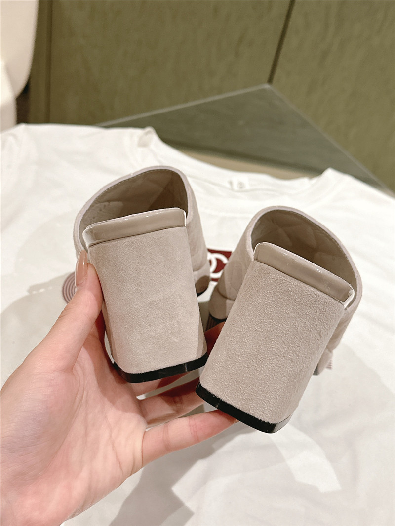 ch**el horseshoe heel D1am0nd logo slippers