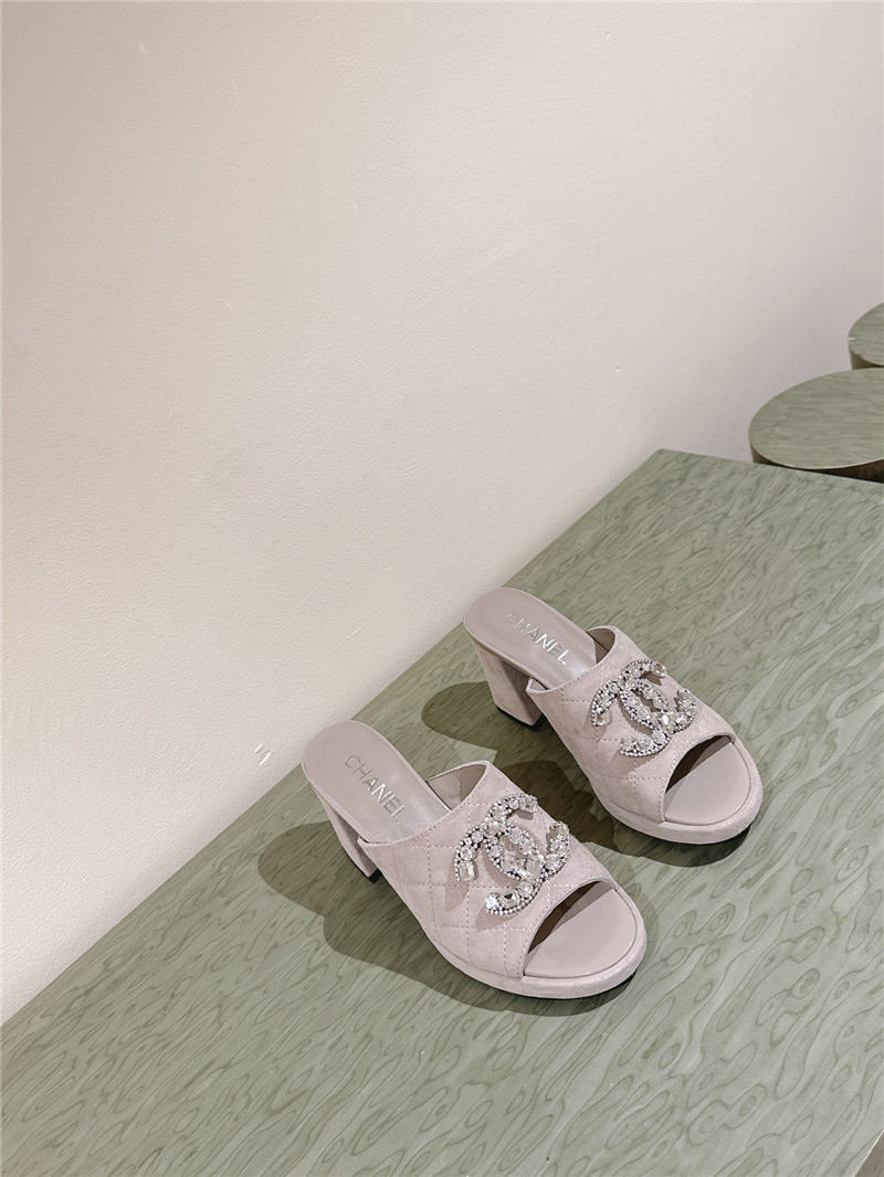 ch**el horseshoe heel D1am0nd logo slippers