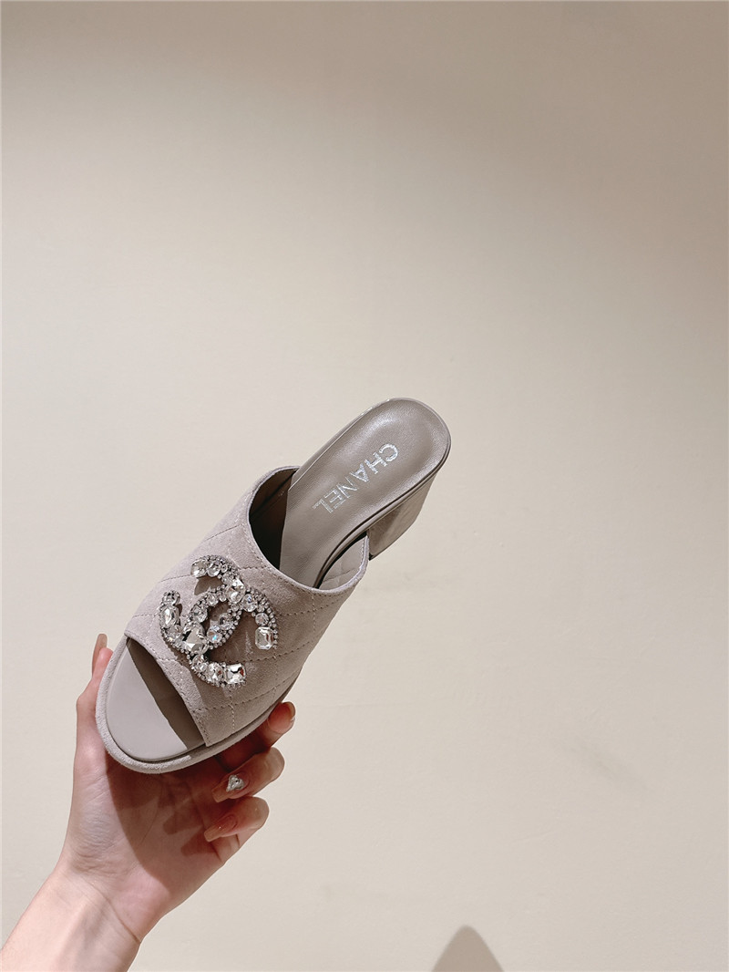 ch**el horseshoe heel D1am0nd logo slippers