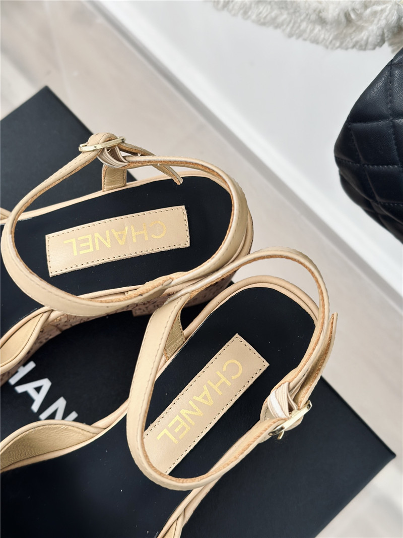 Ch**el new wood grain platform sandals