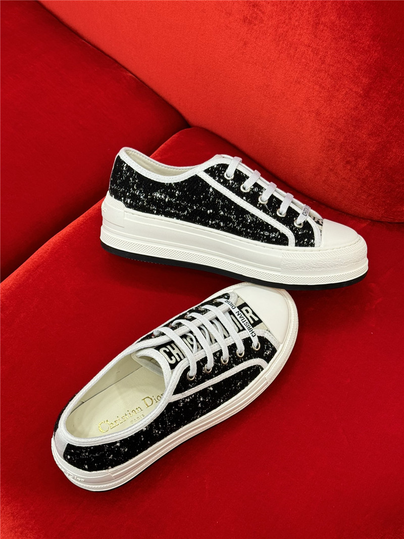 D10r women’s black & white platform sneakers