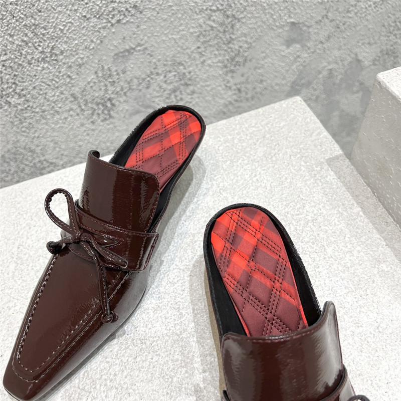 Bv*b*rry new fur heel half slippers