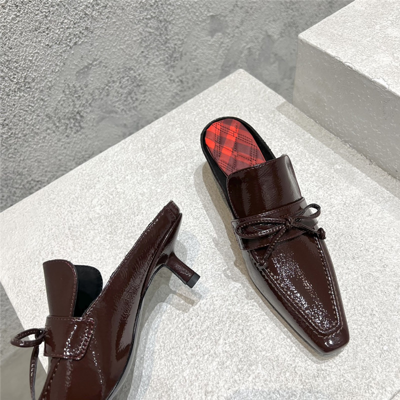 Bv*b*rry new fur heel half slippers