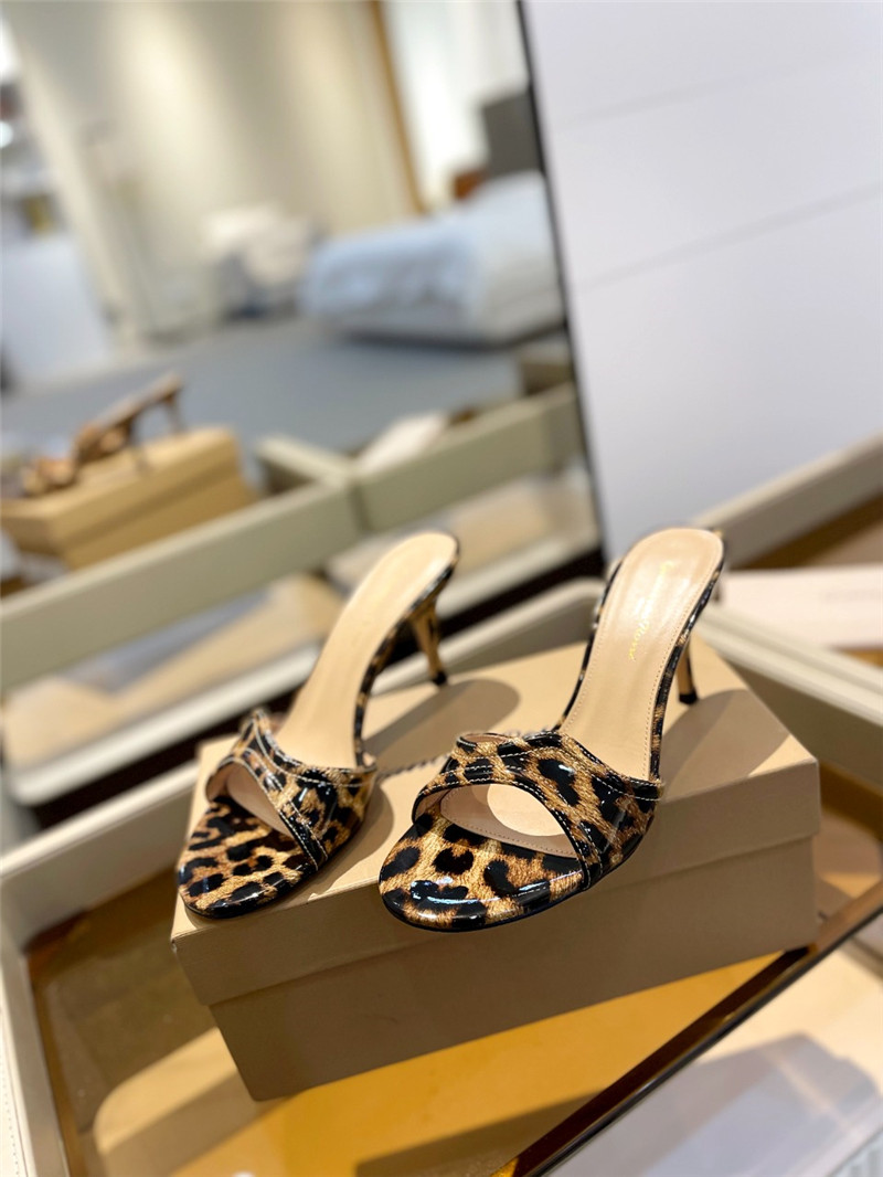 gianvito rossi new semi-trailer