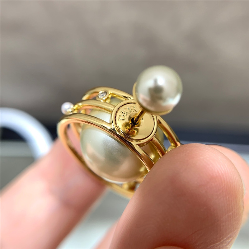 Ch**el letter double c earrings