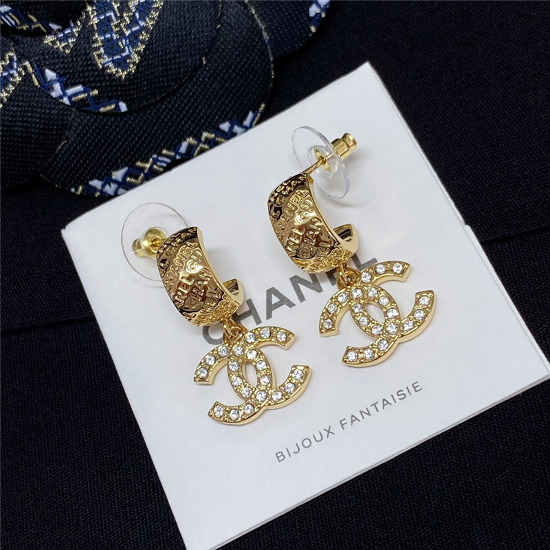 Ch**el letter double c earrings