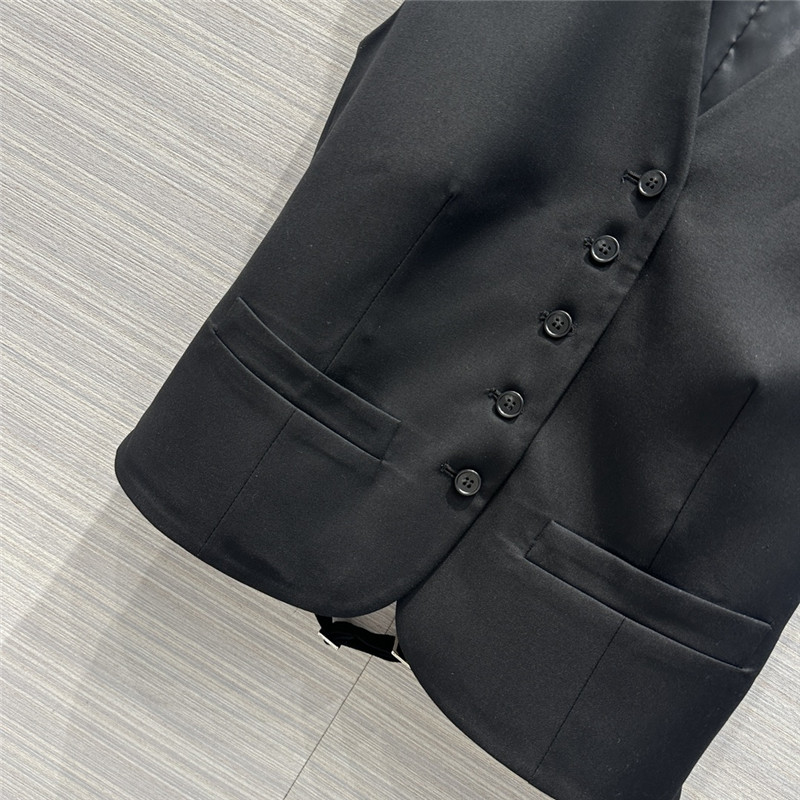 The R0w high-end suit vest