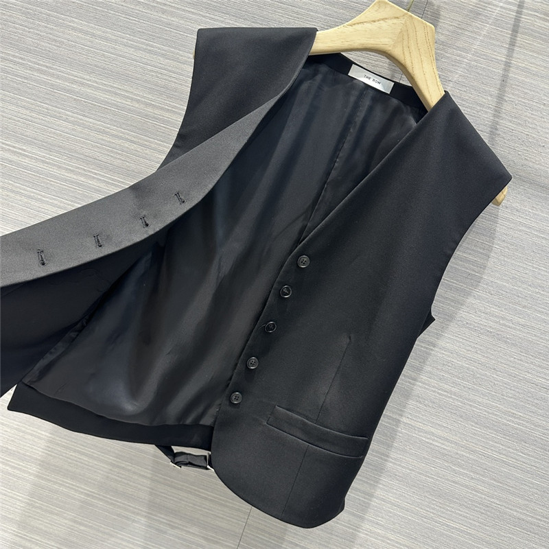 The R0w high-end suit vest