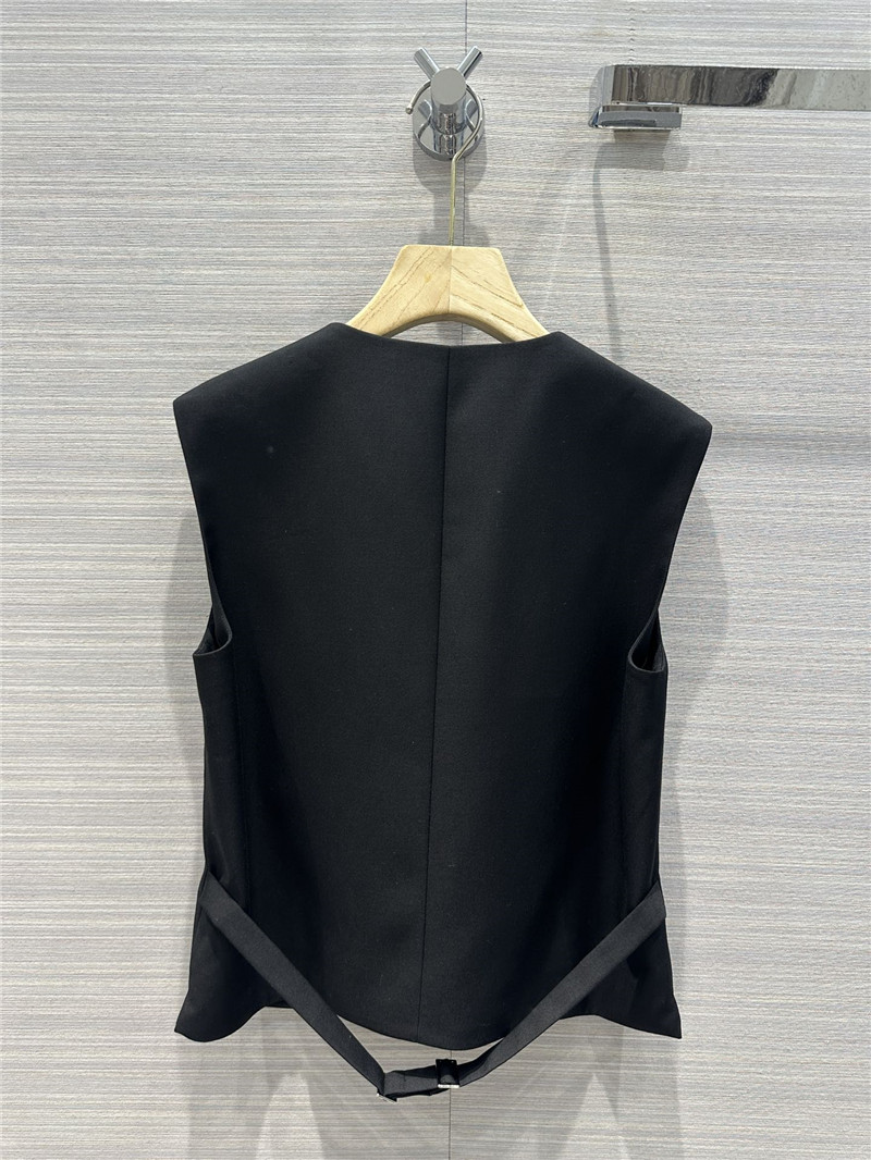 The R0w high-end suit vest