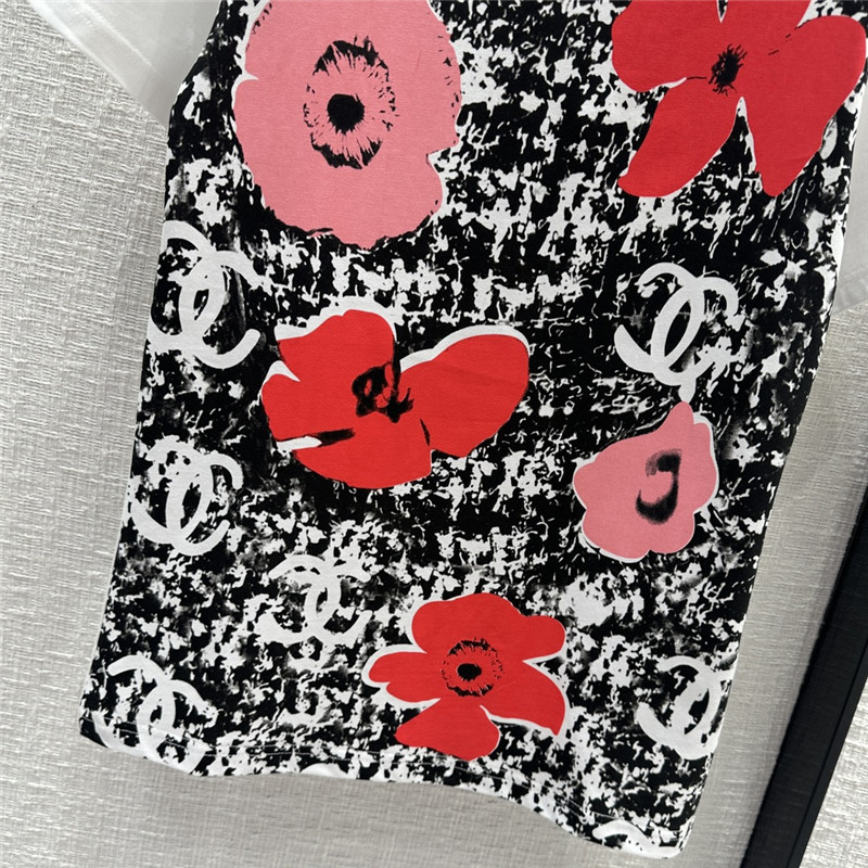 Chanel small rhinestone logo graffiti printed T-shirt on the back