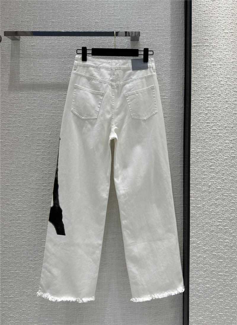 D10r age-reducing raw edge design straight jeans