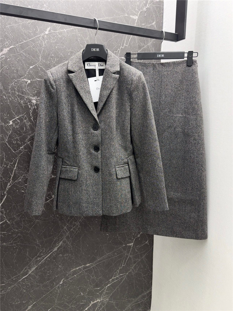 D10r suit jacket + mid-length skirt suit