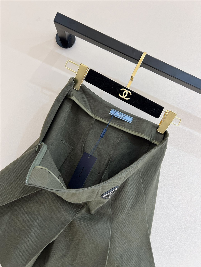 Pra*a new pleated skirt