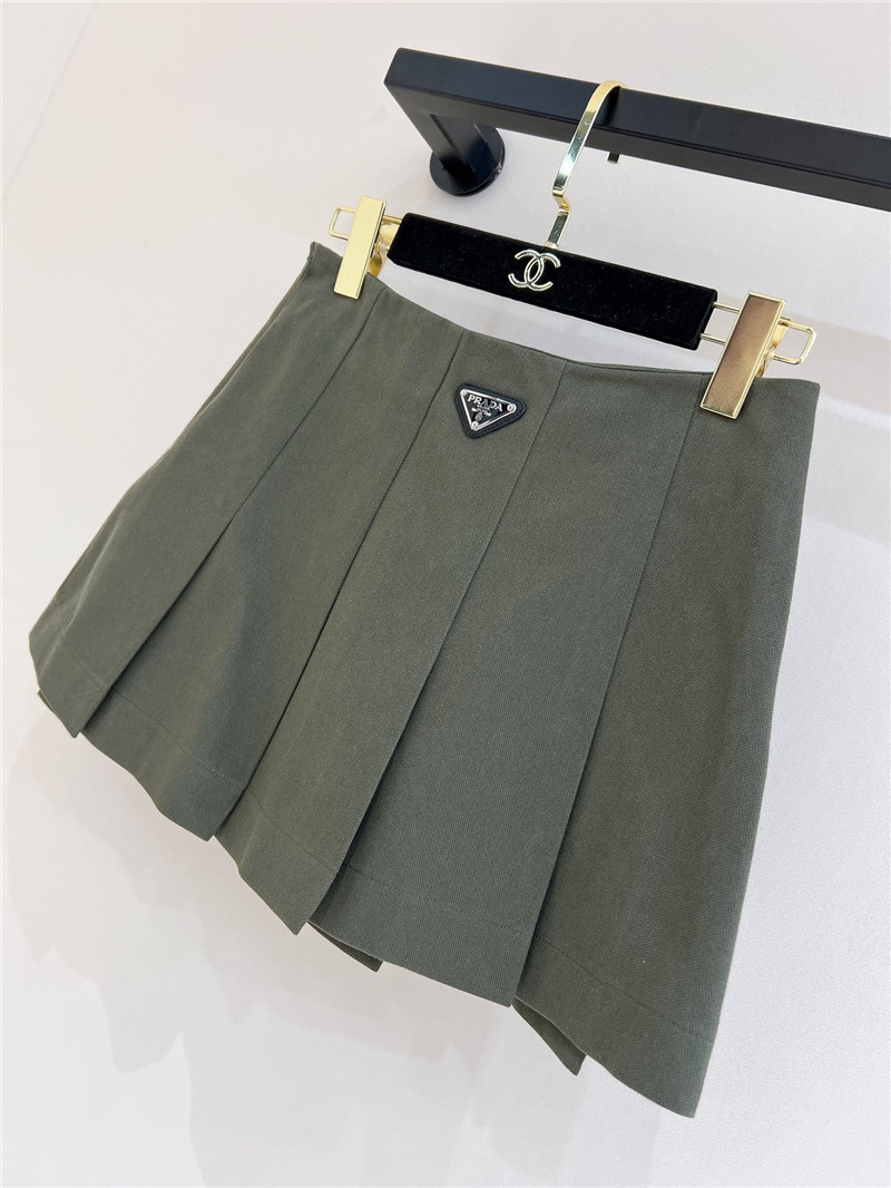 Pra*a new pleated skirt