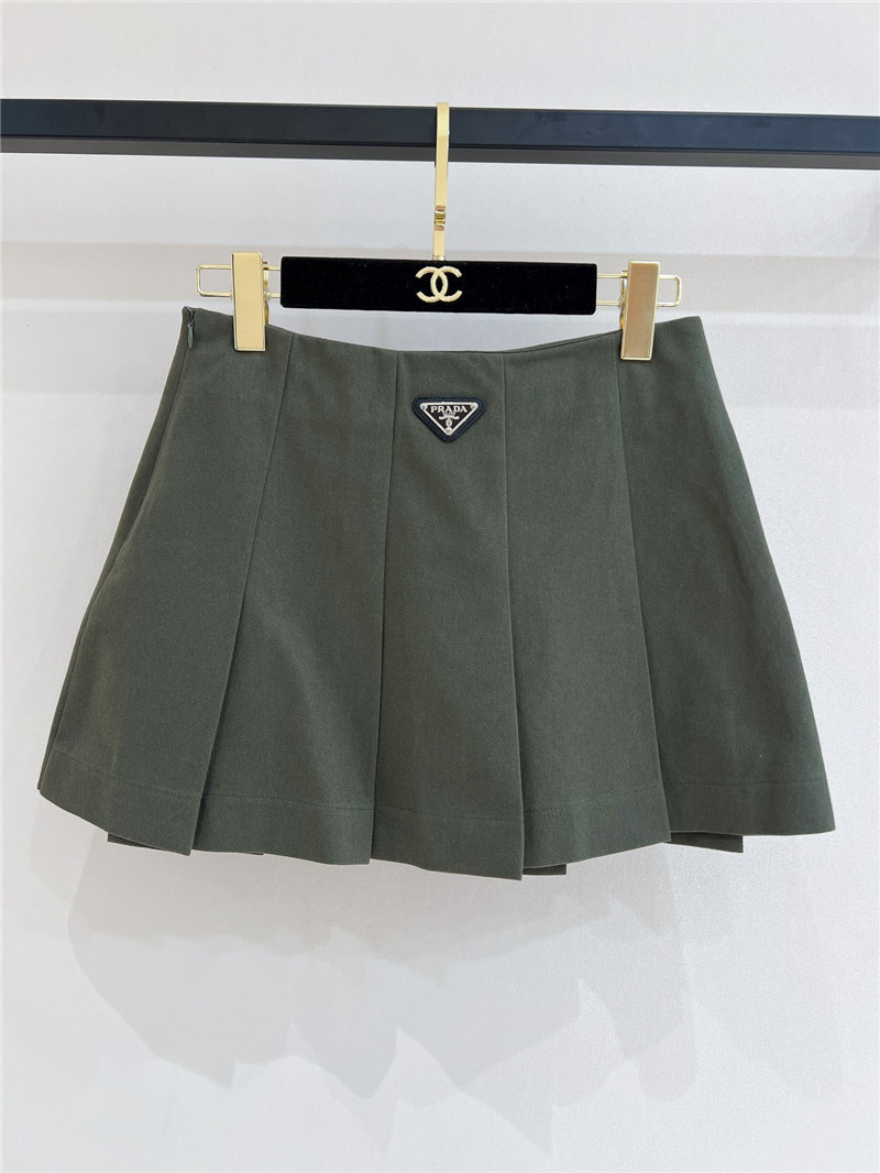 Pra*a new pleated skirt