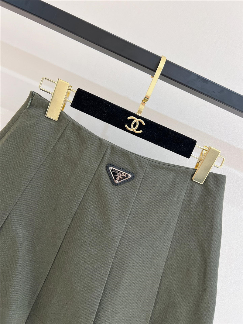 Pra*a new pleated skirt