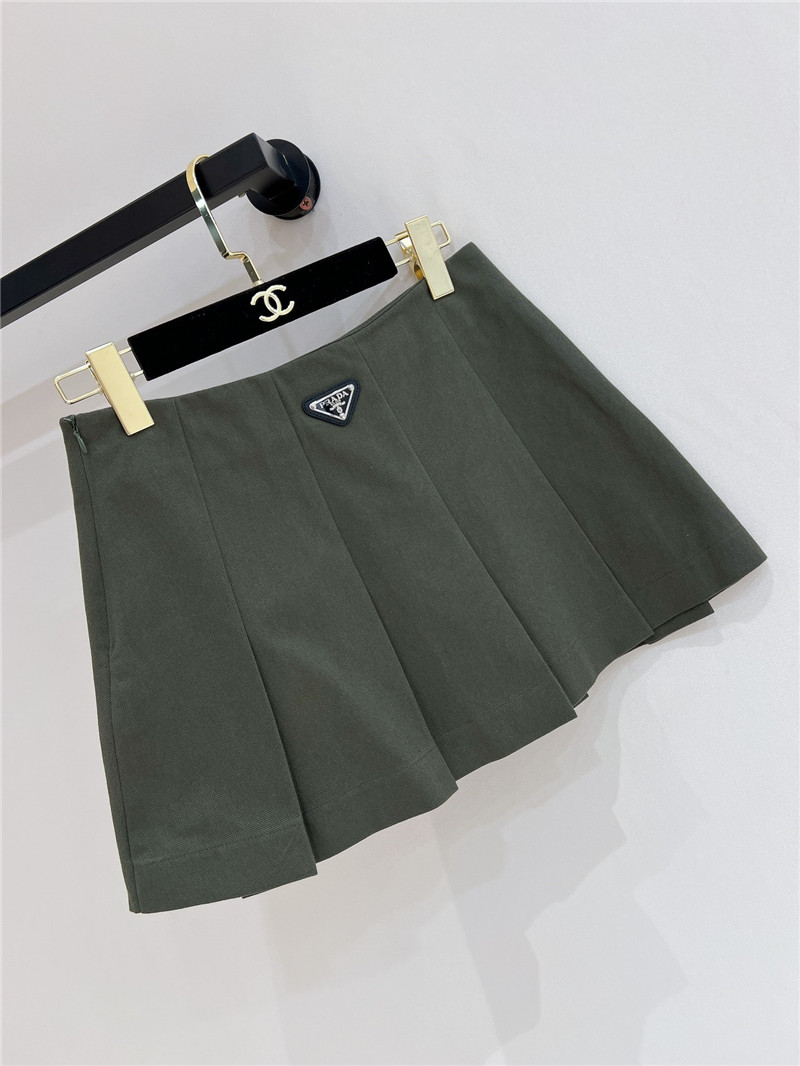 Pra*a new pleated skirt