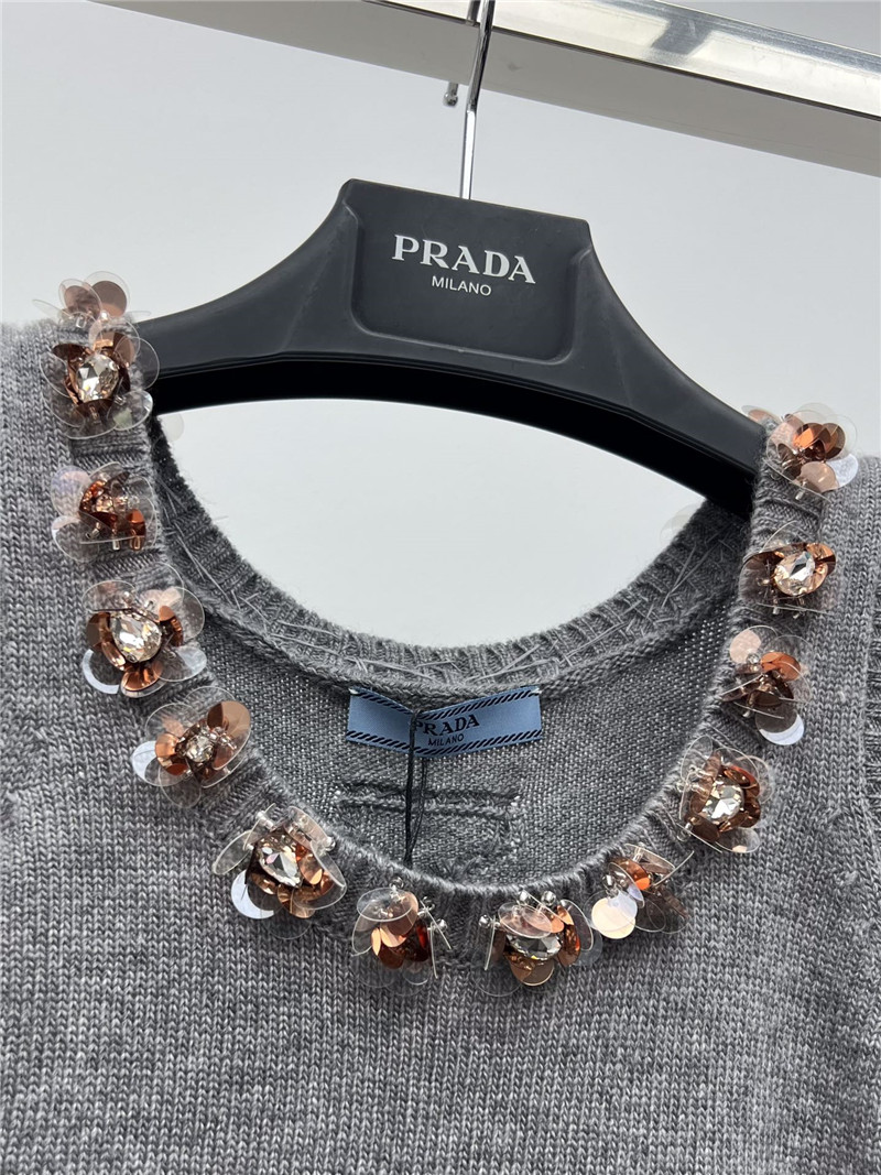 pra*a D1am0nd neckline vest