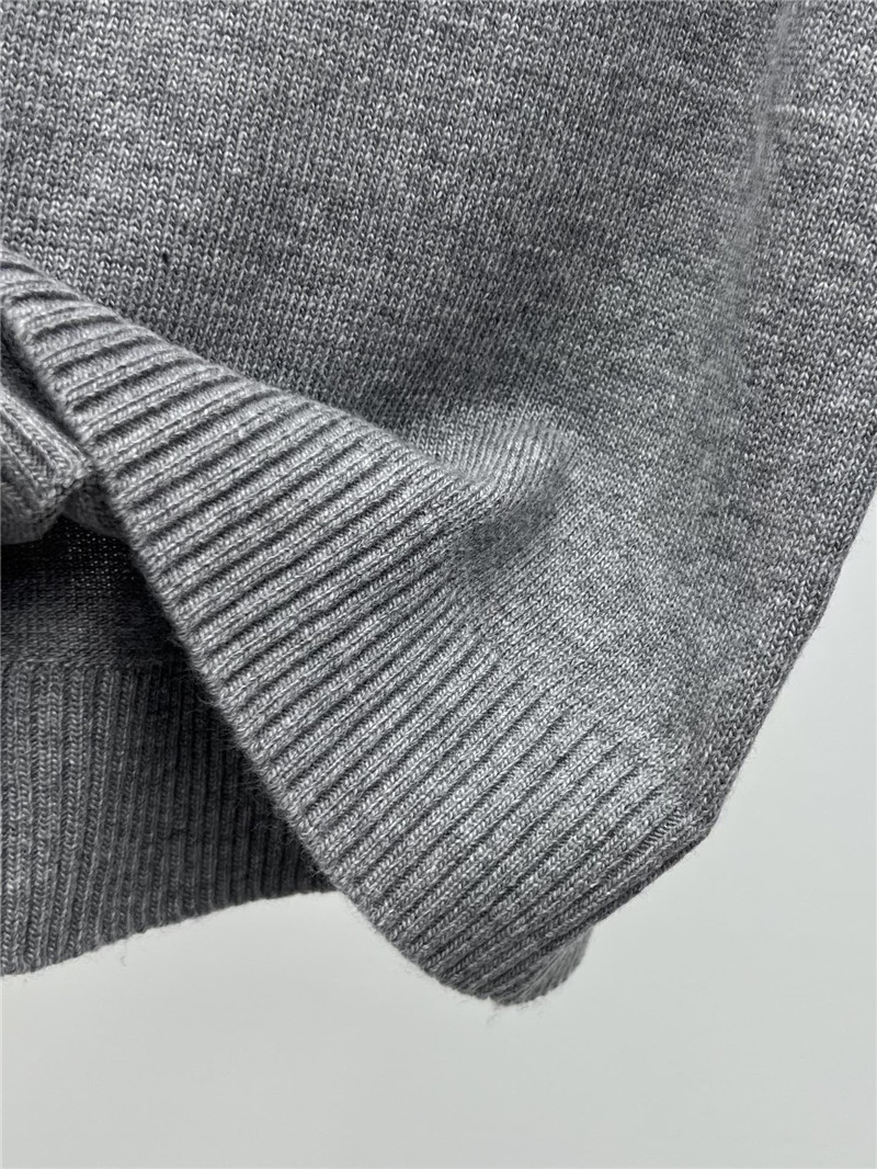 pra*a D1am0nd neckline vest