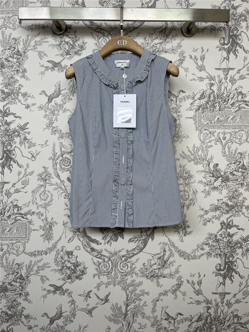 Chanel new earring sleeveless shirt