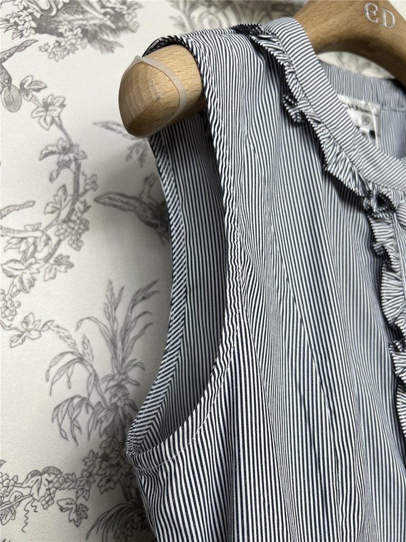 Ch**el new earring sleeveless shirt