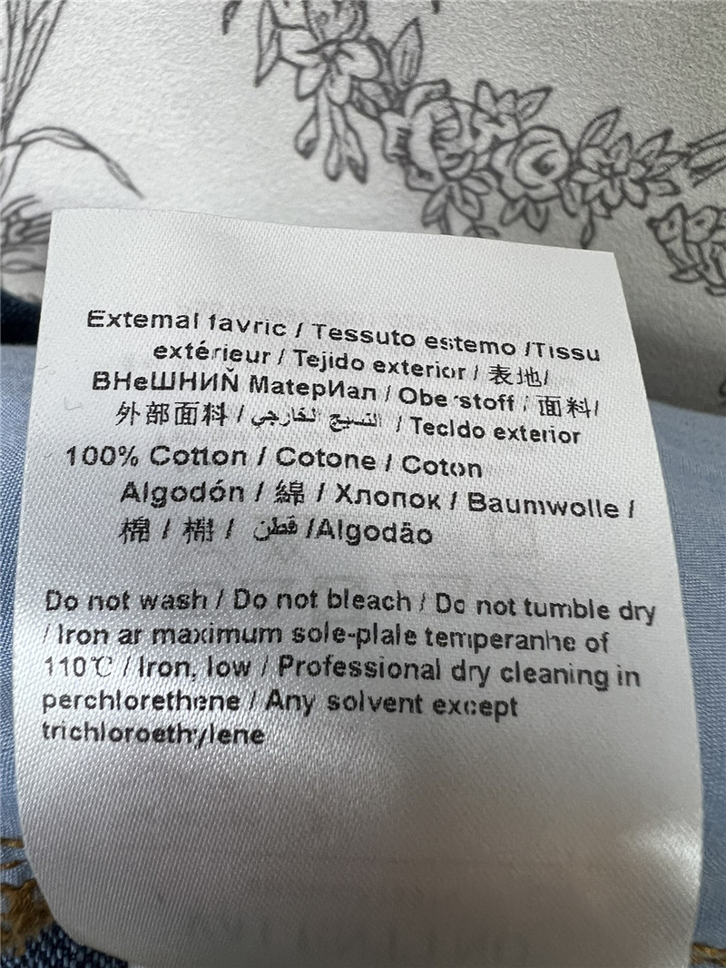 Va1e*ntin0 new straight jeans