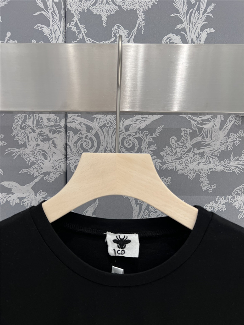 D10r printed number 8 t-shirt