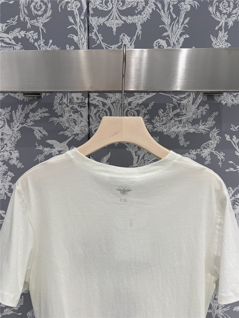 D10r printed number 8 t-shirt