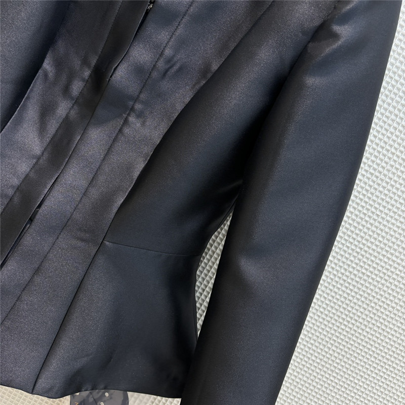 l0vis vvtt0n lv single breasted D1am0nd button waist suit