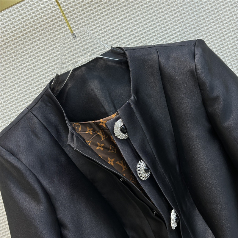 l0vis vvtt0n lv single breasted D1am0nd button waist suit