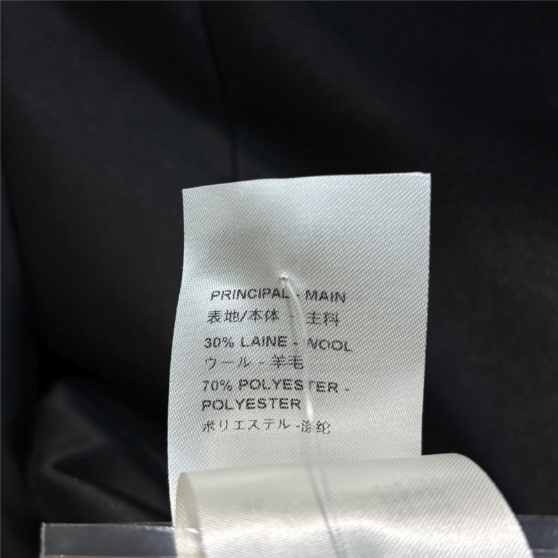 l0vis vvtt0n lv single breasted D1am0nd button waist suit