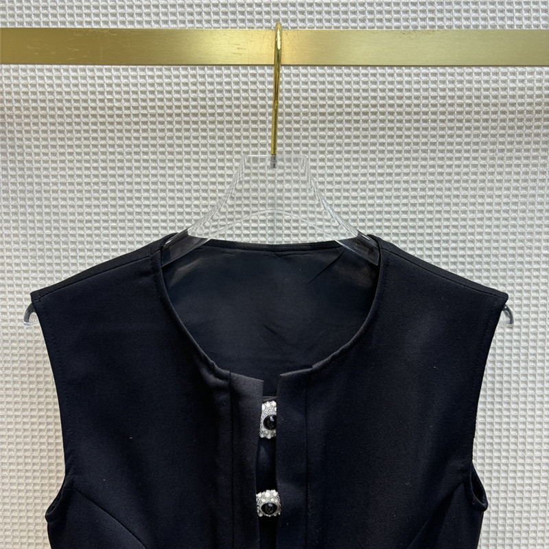 l0vis Vvtt0n lv gem-encrusted button-embellished dress