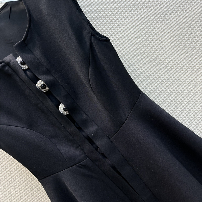 l0vis Vvtt0n lv gem-encrusted button-embellished dress