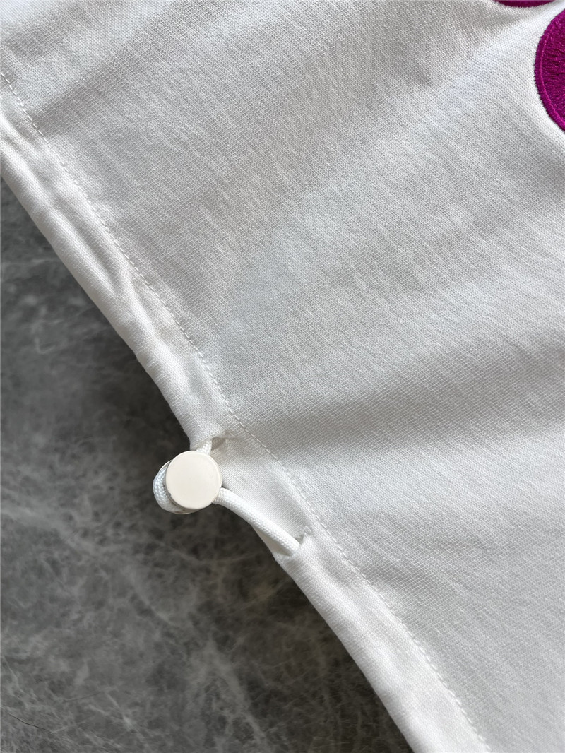 Gvc*1 embroidered lettering strawberry t-shirt