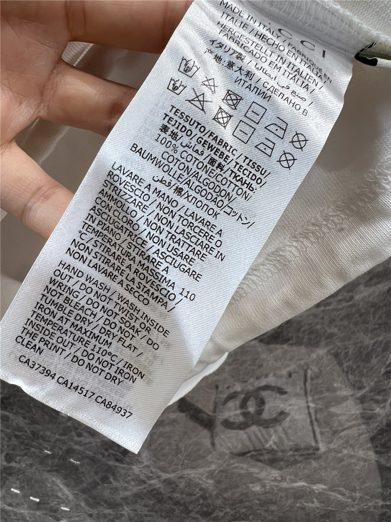 Gvc*1 embroidered lettering strawberry t-shirt