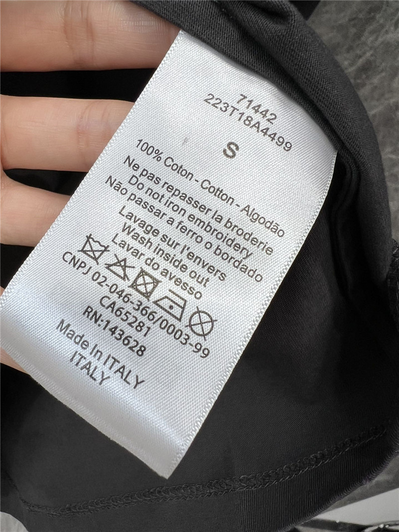 D10r tie-dye art positioning printed t-shirt