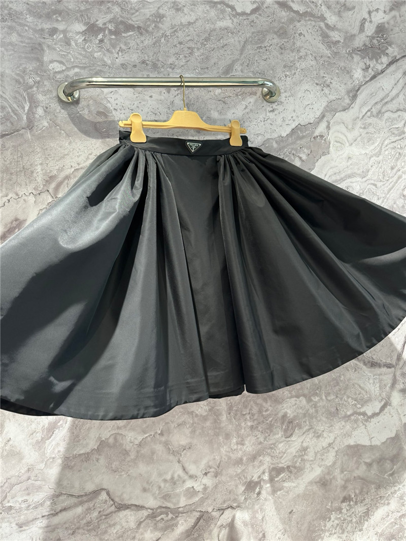 Pra*a high waist fluffy umbrella skirt
