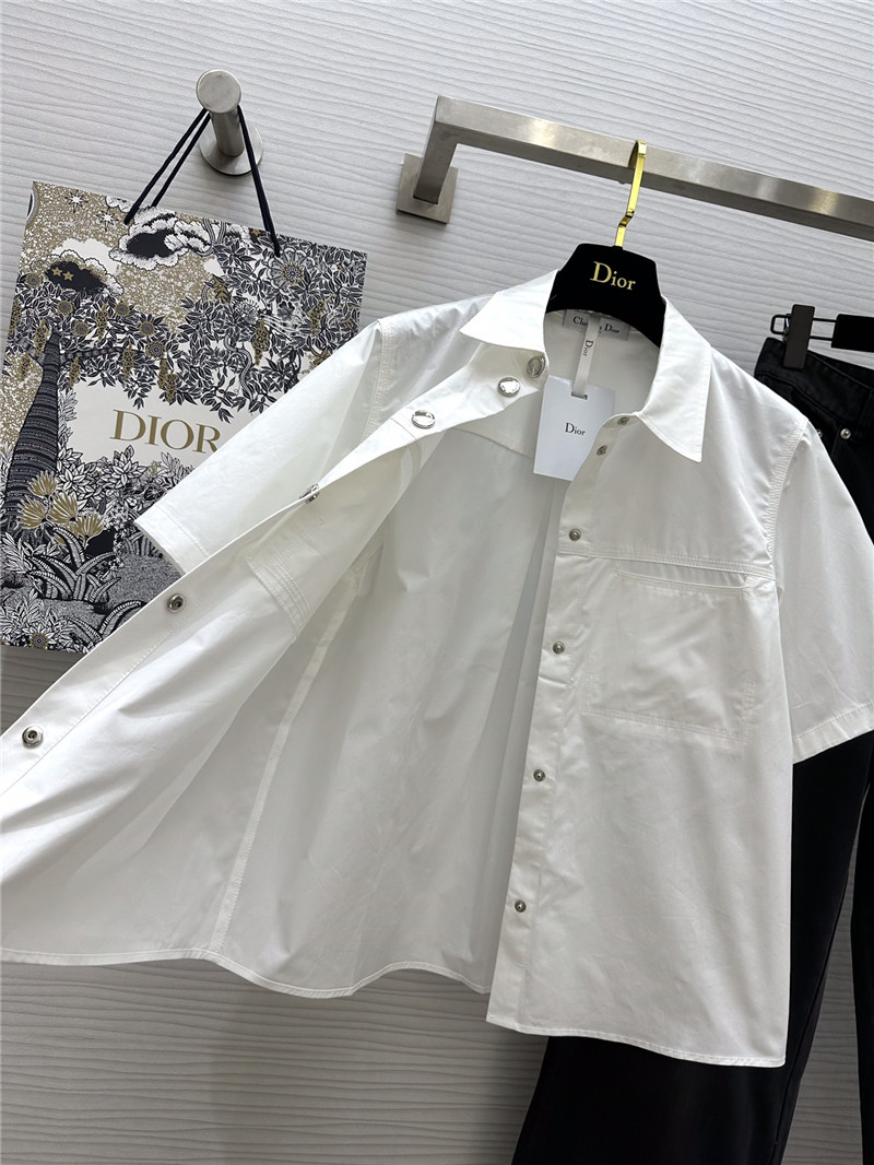 D10r short loose shirt