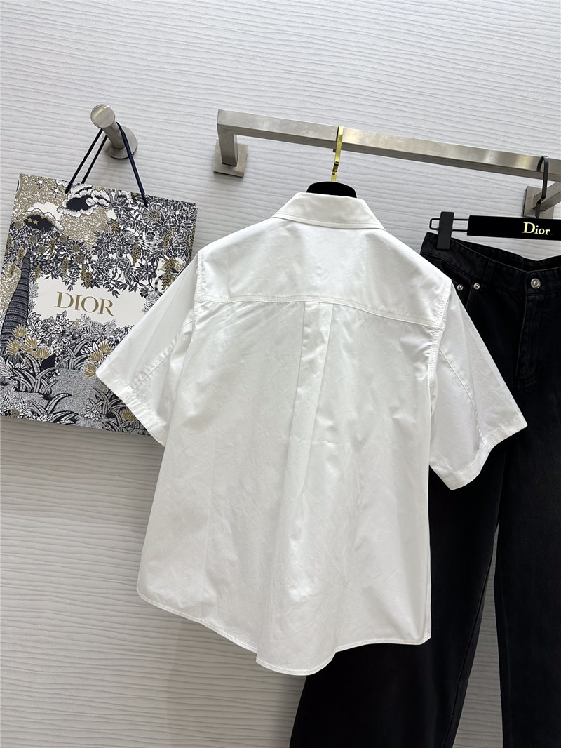 D10r short loose shirt