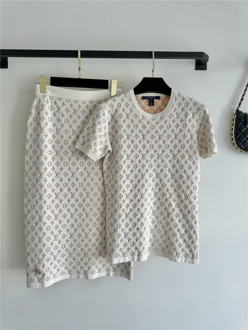 louis vuitton LV sweater + high-waisted slim skirt suit