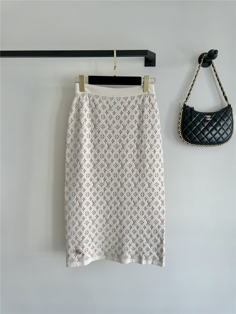 louis vuitton LV sweater + high-waisted slim skirt suit