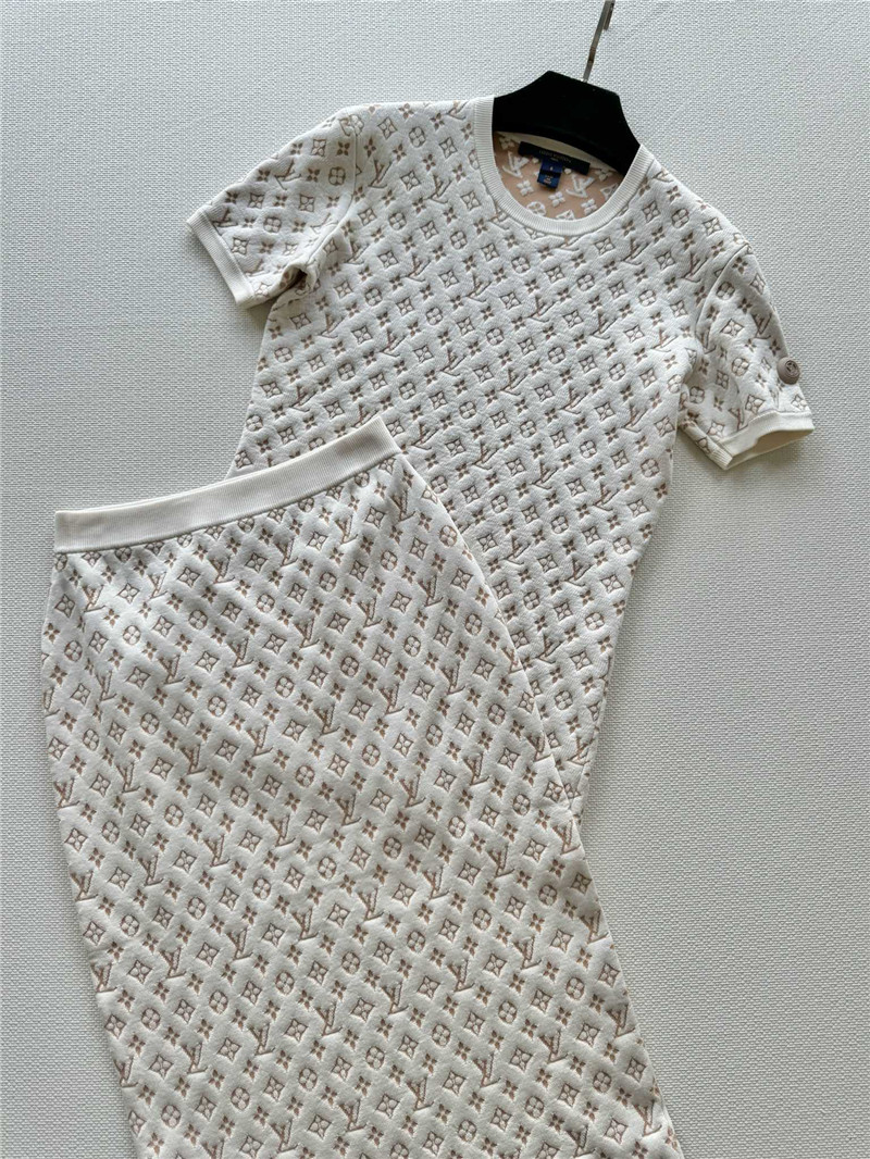 louis vuitton LV sweater + high-waisted slim skirt suit
