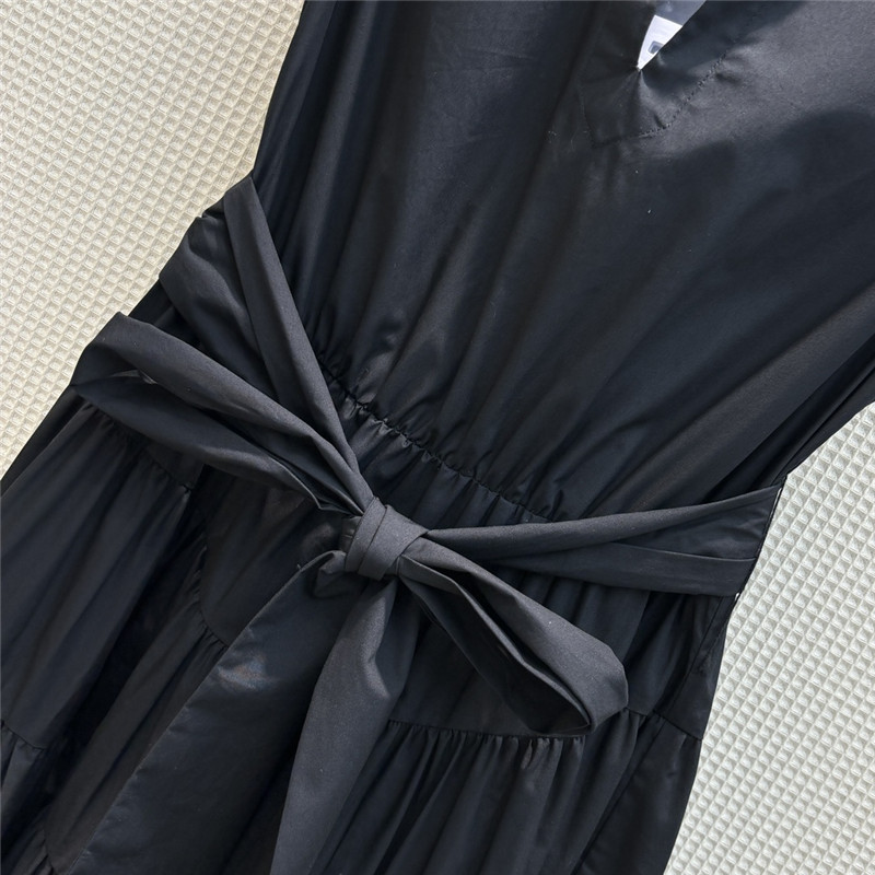 D10r pearl button slit sleeveless dress